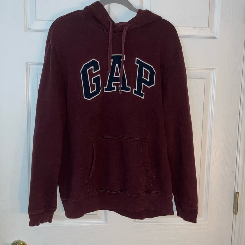Gap - maroon men’s hoodie